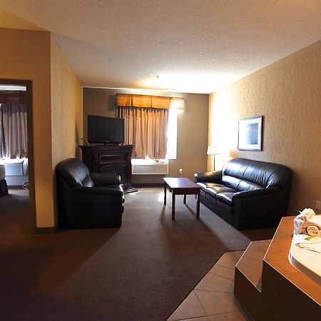 Lakeview Inns & Suites - Fort Nelson Exterior foto