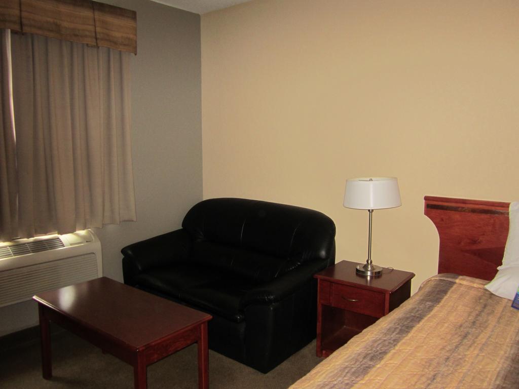 Lakeview Inns & Suites - Fort Nelson Exterior foto