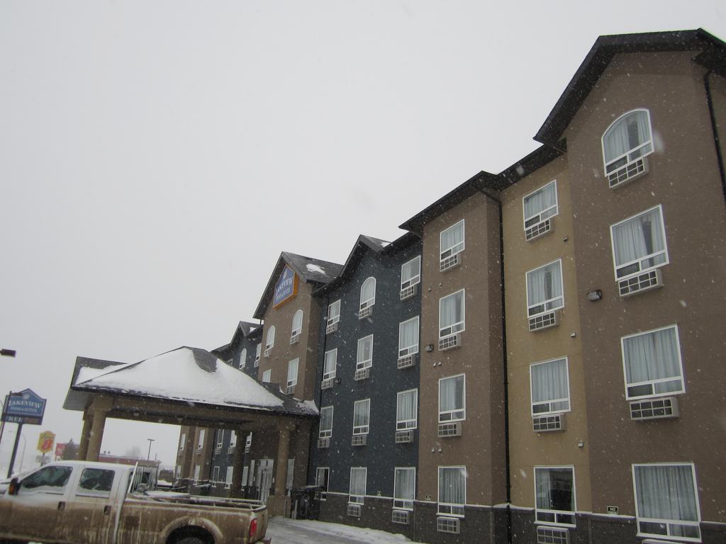 Lakeview Inns & Suites - Fort Nelson Exterior foto