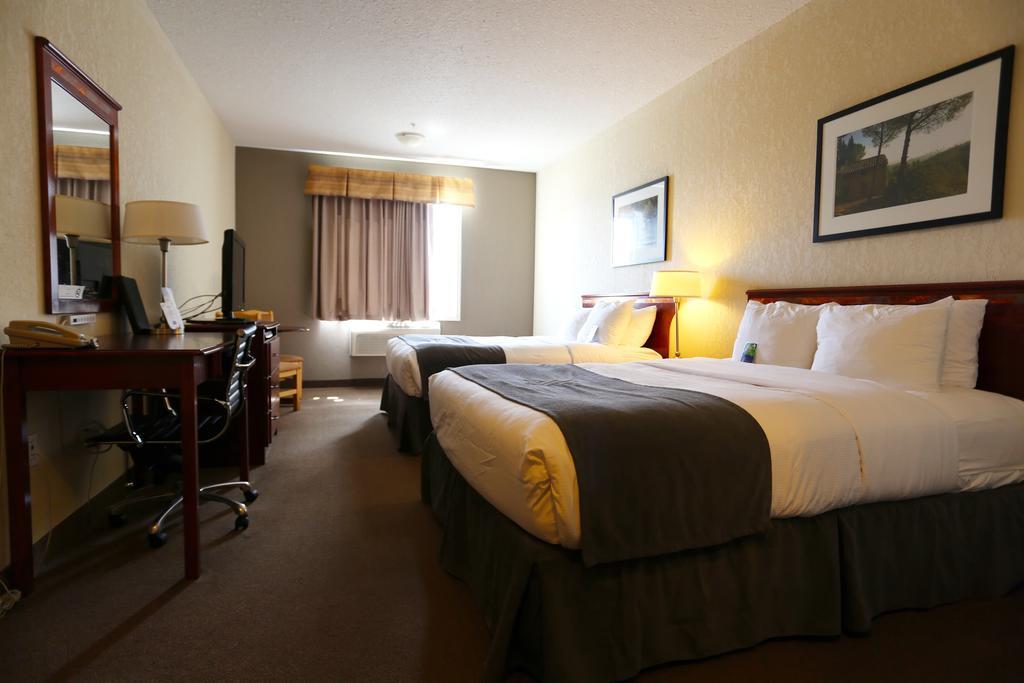 Lakeview Inns & Suites - Fort Nelson Exterior foto